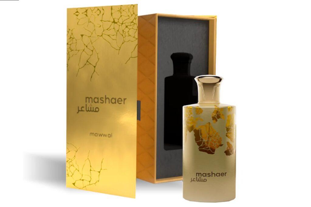 Perfume Mashaer em frasco dourado com detalhes craquelados ao lado de caixa dourada premium Mawwal.
