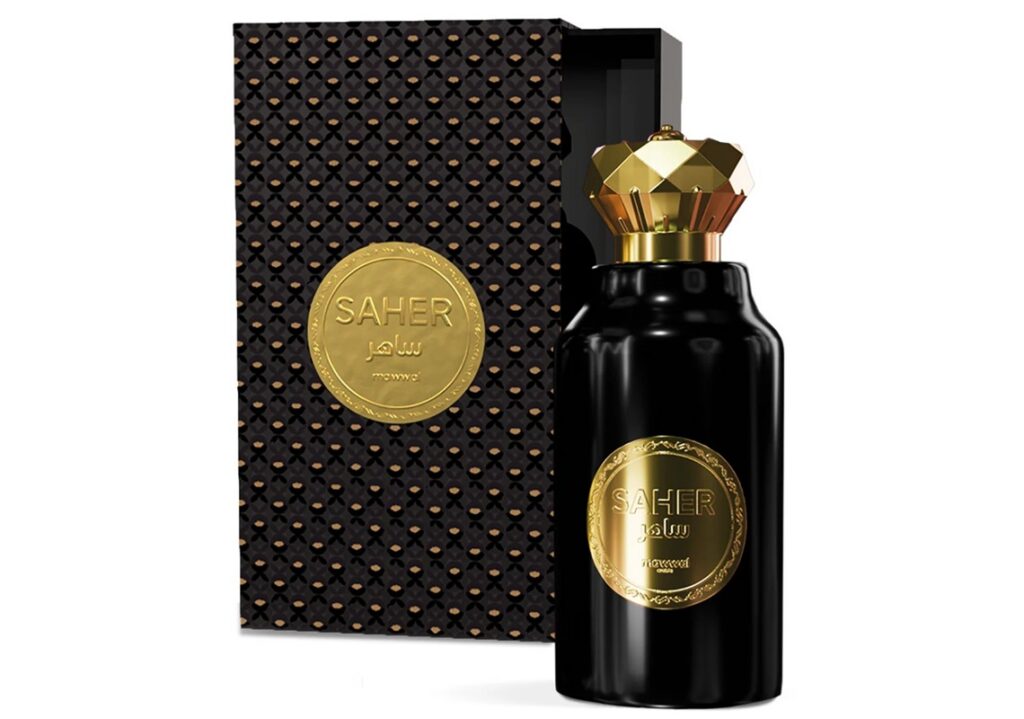 Frasco preto e elegante do perfume Saher da marca Masiwal, com tampa dourada facetada e rótulo circular dourado, ao lado da caixa preta com padrão geométrico e detalhes dourados.