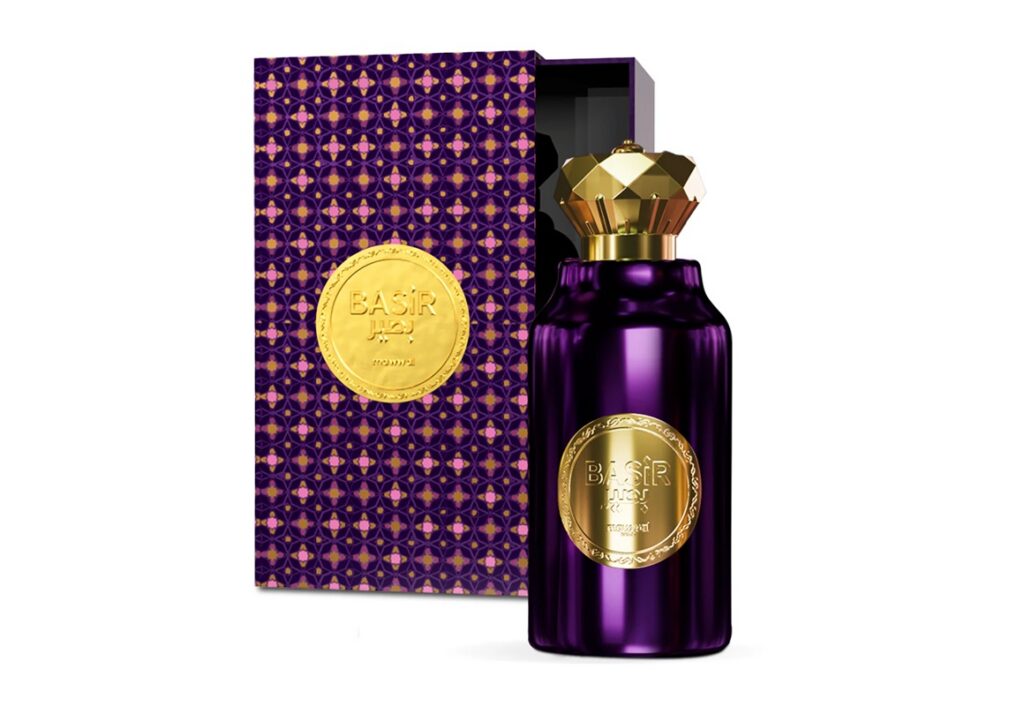 Perfume Basir em frasco roxo metálico com tampa dourada ao lado de caixa roxa com padrão geométrico e selo dourado.