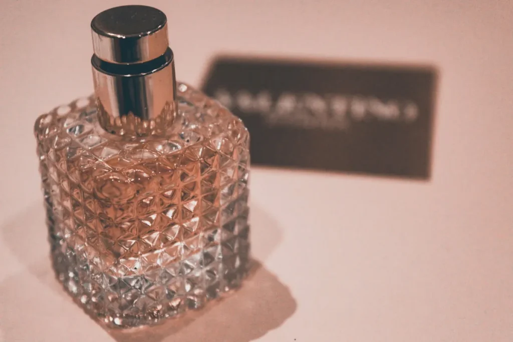 Perfume masculino amadeirado importado